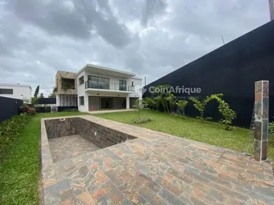 Villa duplex 6 pièces avec piscine et jardin — Cocody Riviera M'badon