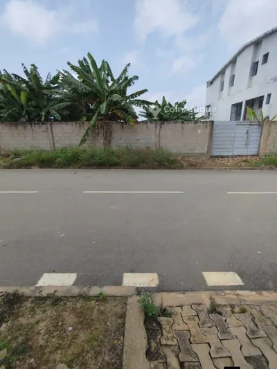 Terrain 400 m² plat avec accès bitumé — Cocody Riviera Abatta