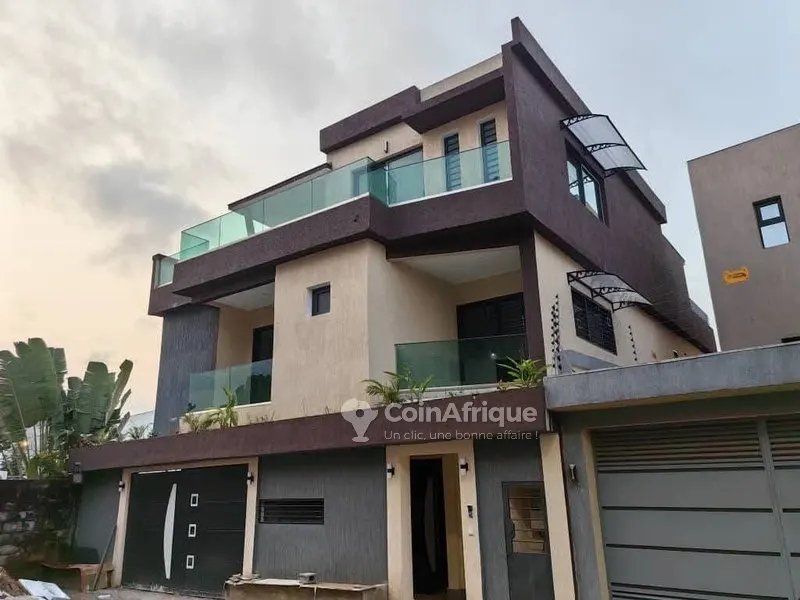 Villa duplex 6 pièces neuve — Cocody Angré