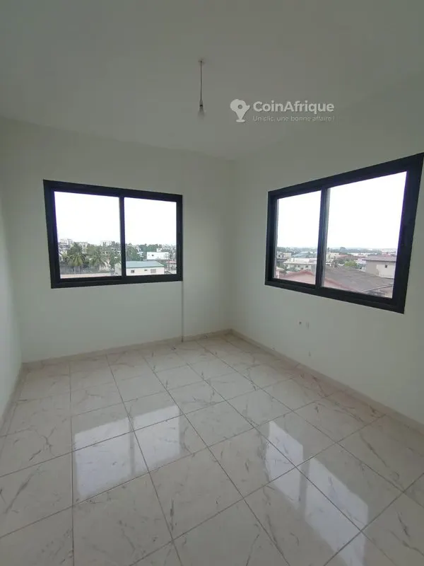 Appartement 4 pièces standing avec piscine — Cocody Riviera 4