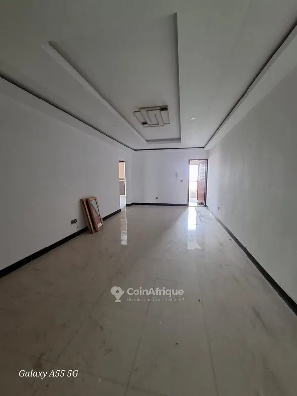 Appartement 3 pièces neuf — Angré Chu
