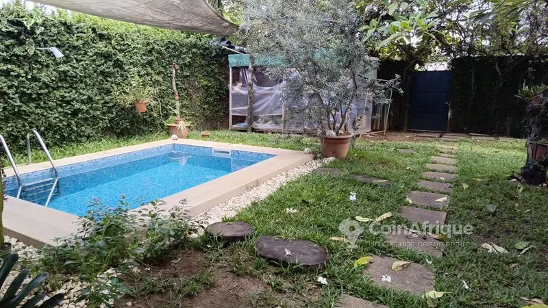 Villa basse 5 pièces avec piscine et jardin — Zone 4