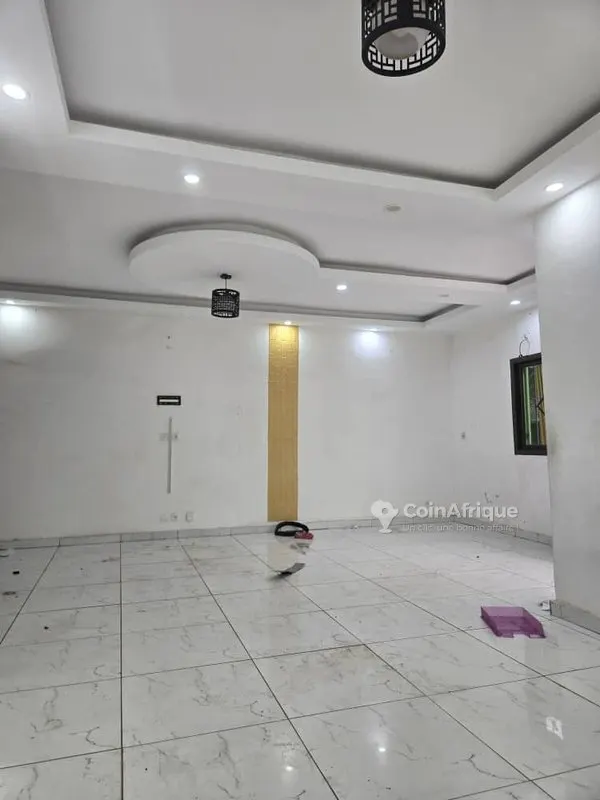 Villa duplex 5 pièces — Cocody Angré Nouveau CHU