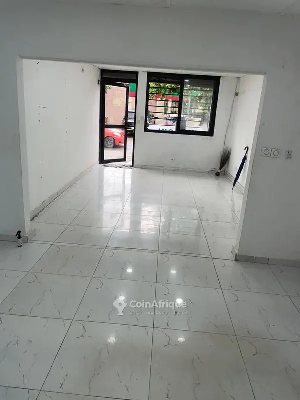 Local commercial — Plateau 2