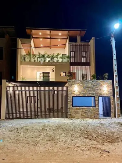 Villa triplex 6 pièces avec piscine — Bingerville