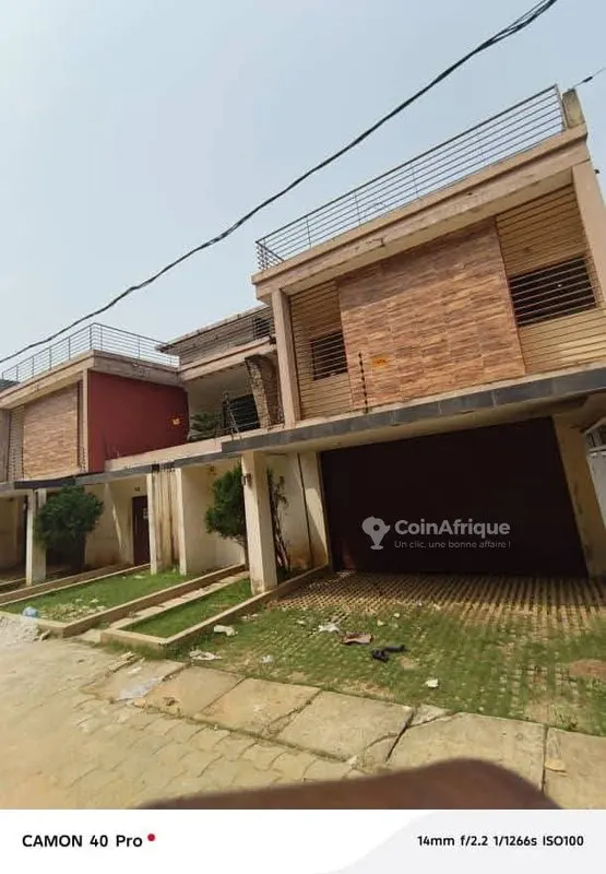 Villa duplex 9 pièces avec piscine — Angré 9e tranche
